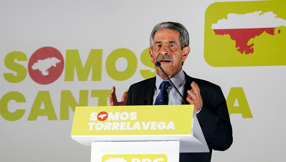 Revilla en el acto de presentención de López Estrada en Torrelavega