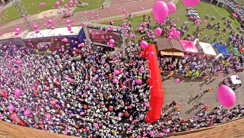 Salida de la marcha solidaria Luchamos por la Vida de Los Corrales de Buelna