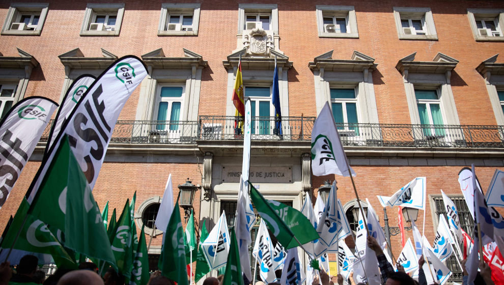 Imagen de una manifestación frente al Ministerio de Justicia