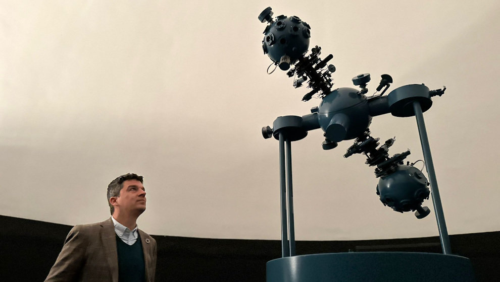 Daniel Fernández visita el planetario