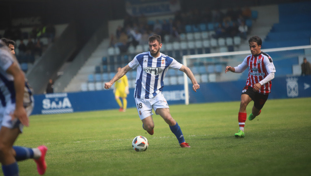 Javi Cobo contra el Zamora CF | Foto: Néstor Revuelta