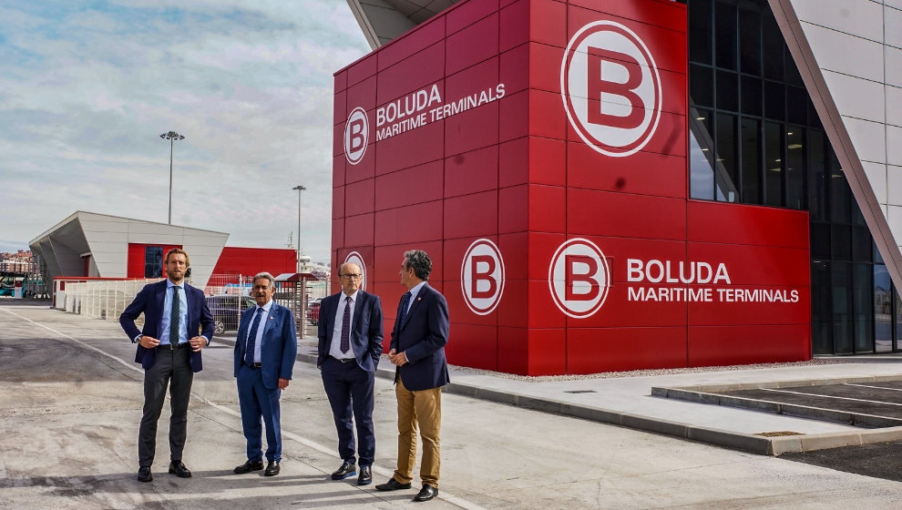 Visita de Miguel Ángel Revilla, Felipe Piña, Javier López Marcano al Puerto de Santander, con presencia del presidente de la APS, Francisco Martín