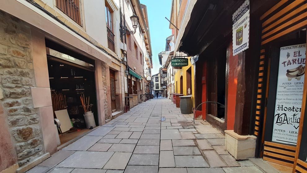 Calle Cántabra, en Potes