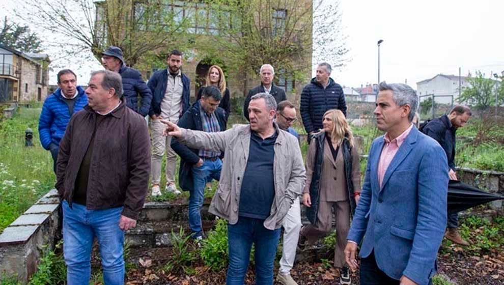 Pablo Zuloaga y Mariano Carmona tras la firma del convenio para el proyecto 'Memoria Sindical de Cantabria'