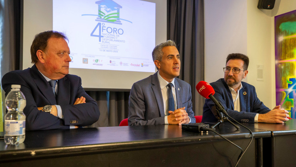 El vicepresidente y consejero de Universidades, Igualdad, Cultura y Deporte, Pablo Zuloaga, participa en la inauguración del 4º Foro Nacional de Turismo y Despoblamiento Rural