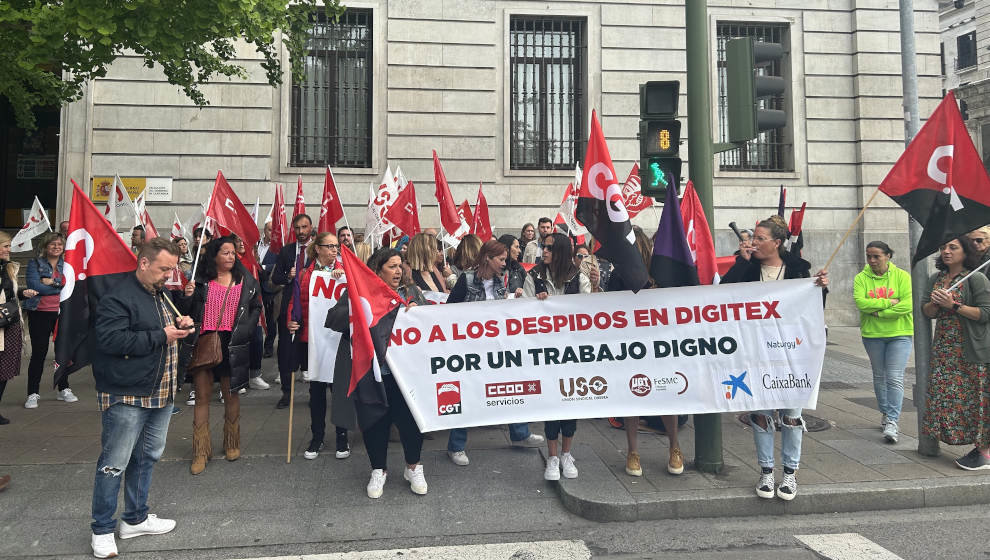 Concentración de la plantilla de Digitex de Camargo frente a la Delegación del Gobierno en Cantabria | Foto: Archivo