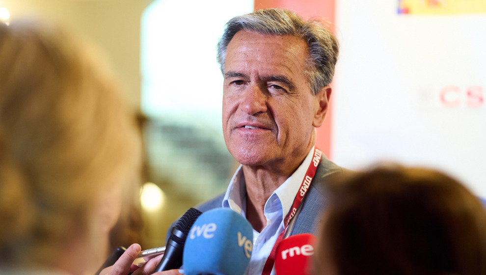 El diputado del Parlamento Europeo, Juan Fernando López Aguilar (PSOE), realiza declaraciones a la prensa | Foto: UIMP