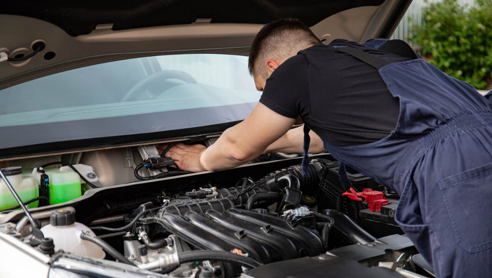 Disponer de un servicio manitas es un aliciente a la hora de contratar un seguro de hogar. Y lo mismo sucede con algunos seguros de coche