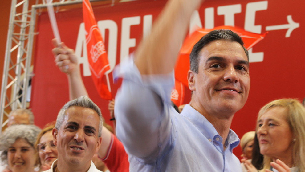 El secretario general del PSOE, Pedro Sánchez, al inicio del acto en Santander | Foto: edc