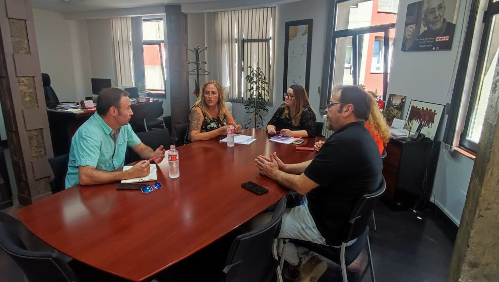  Carmen Martín, candidata de Sumar, reunida con la secretaria general de CCOO, Rosa Mantecón, y su ejecutiva. 