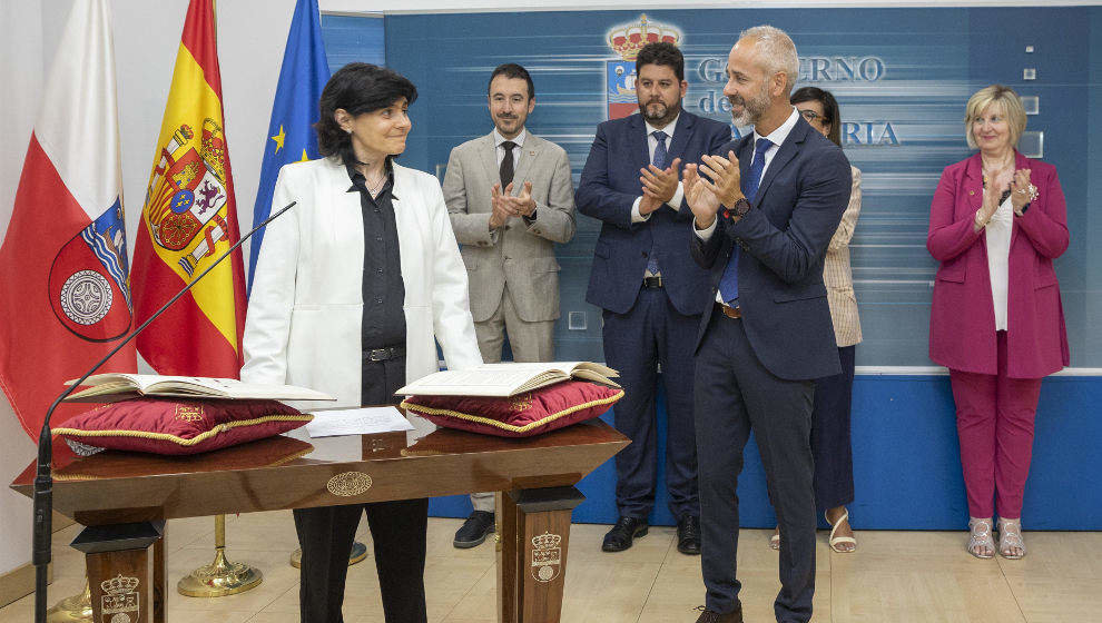 El consejero de Educación, Formación Profesional y Universidades, Sergio Silva, preside la toma de posesión de la directora general de Universidades y Política Universitaria, Marta Pascual