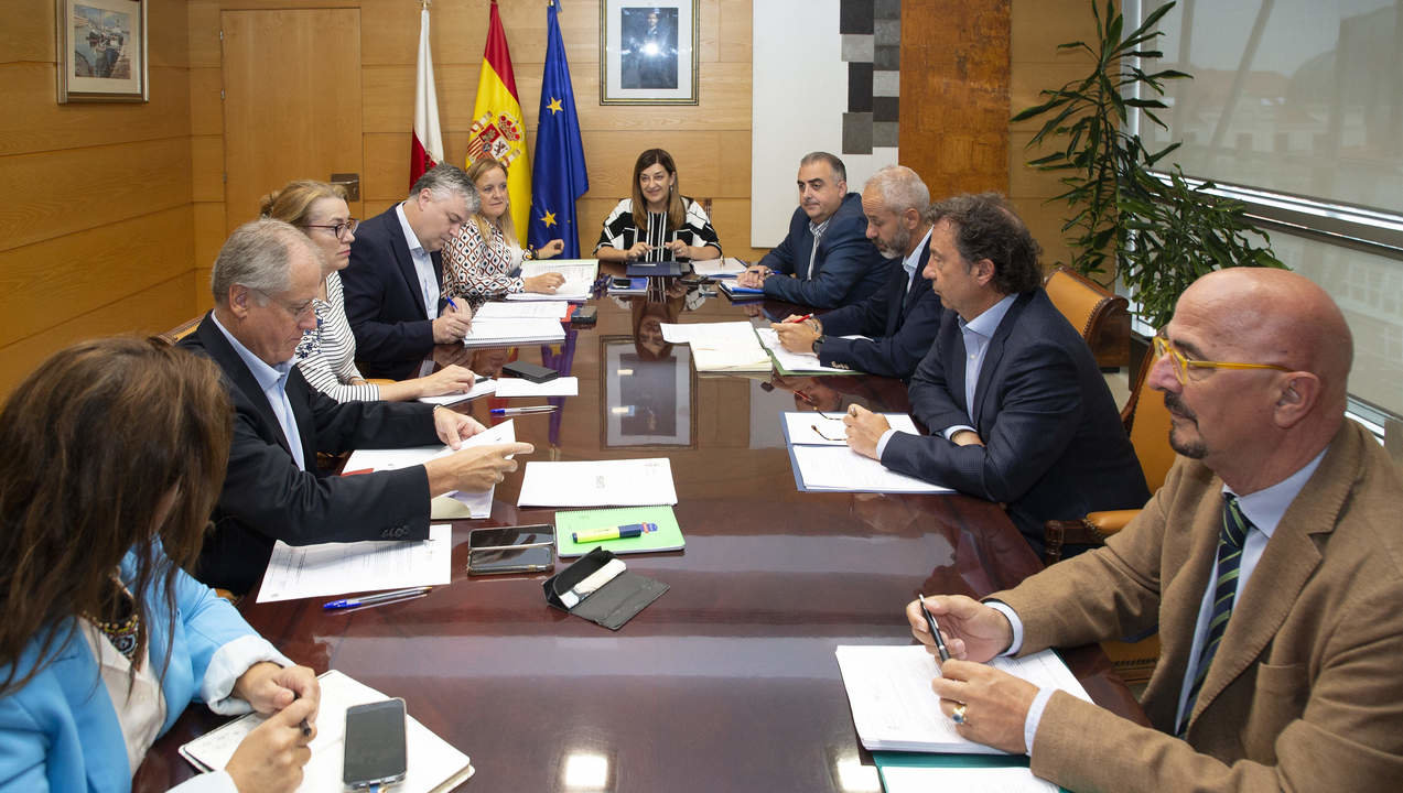 La presidenta de Cantabria, María José Sáenz de Buruaga, preside la reunión del Consejo de Gobierno