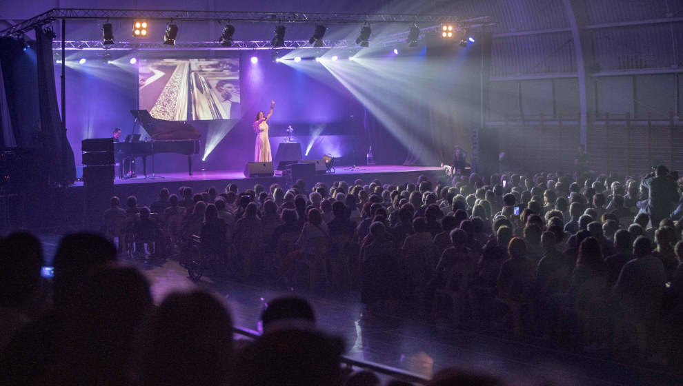 Actuación de Tamara en el Festival de Verano de Camargo