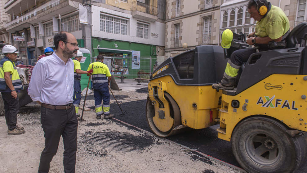 Continúa el asfaltado en la calle Julián Ceballos