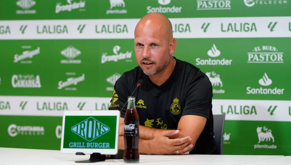 El entrenador del Racing, José Alberto