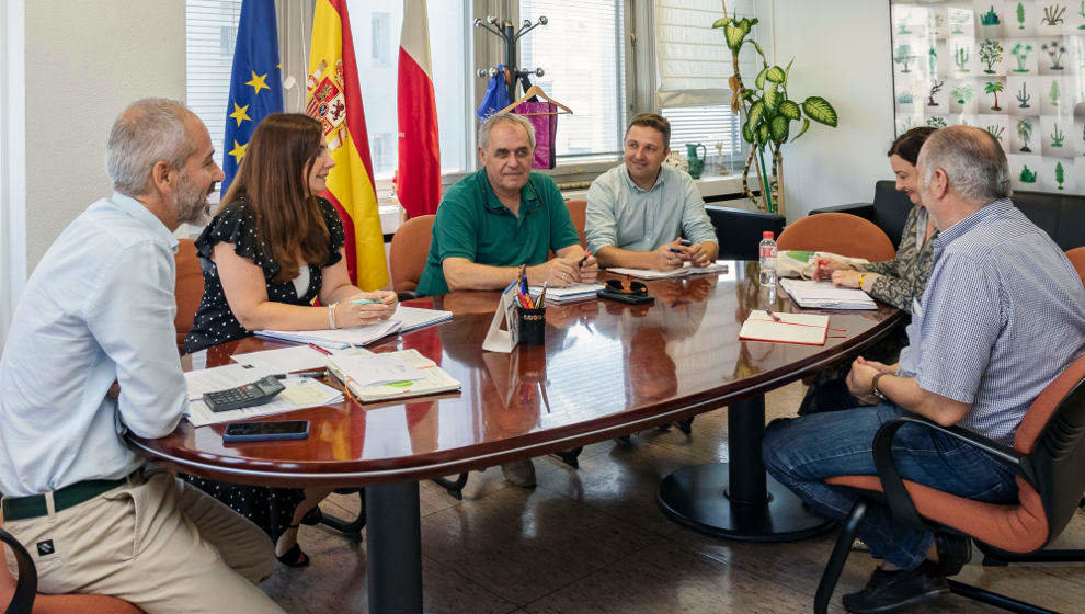 El consejero de Educación se reúne con representantes de UGT