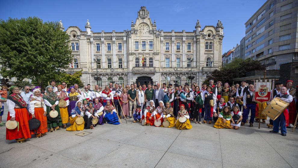 Celebración de la III Jornada Campurriana en Santander, a la que han asistido la alcaldesa, Gema Igual, y, en representación del Ejecutivo regional, el consejero de Salud, César Pascual