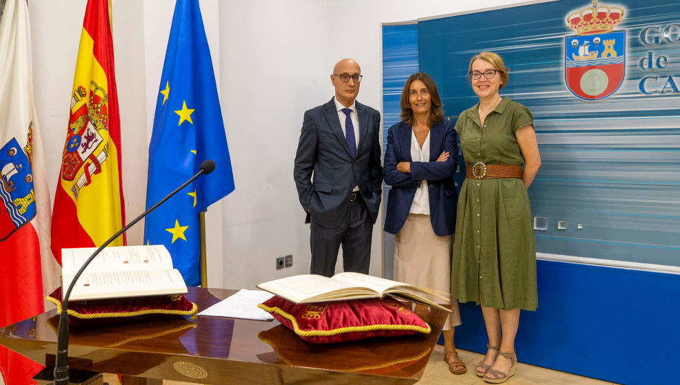 El director general de Cultura y Patrimonio Histórico, José Antonio González Fuentes (izq), en su toma de posesión