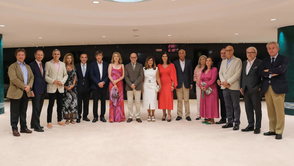 La presidenta de Cantabria, María José Sáenz de Buruaga, acompañada de otras autoridades, asiste a la clausura del Festival Internacional de Santander