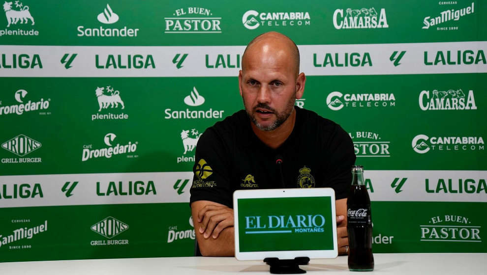 El entrenador del Racing, José Alberto