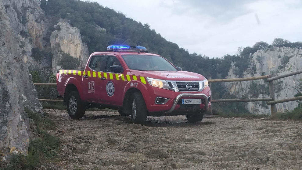 Vehículo del 112 en la zona del rescate