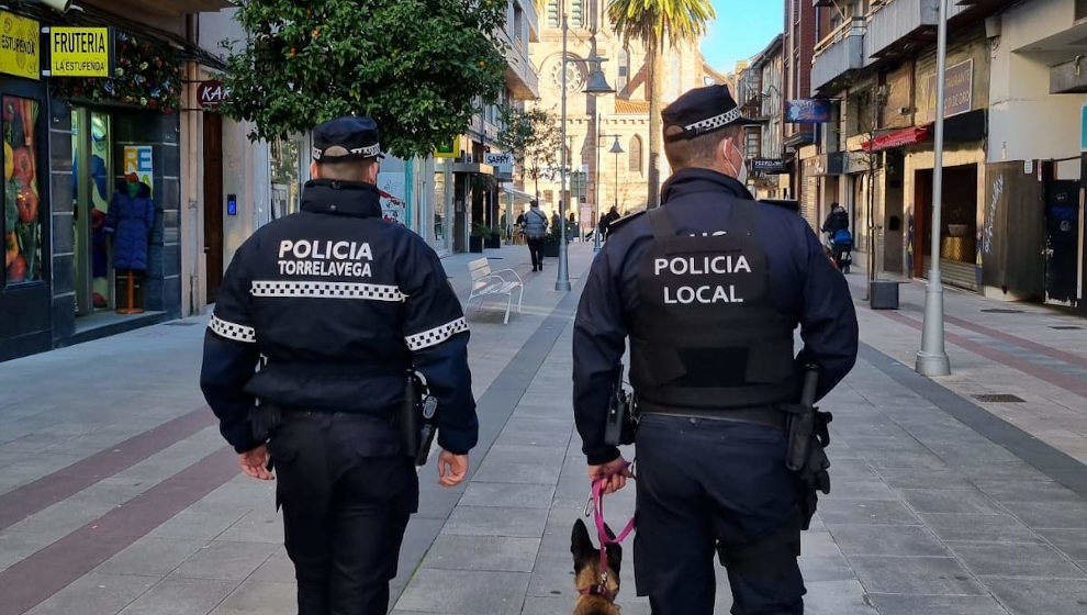 Policías en Torrelavega