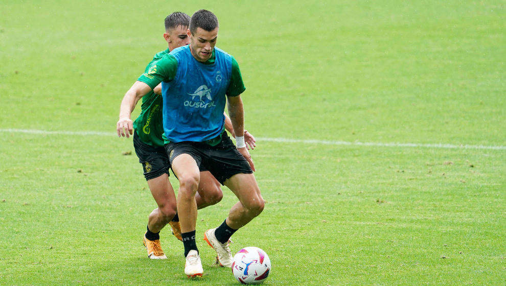 El lateral del Racing, Álvaro Mantilla, durante un entrenamiento