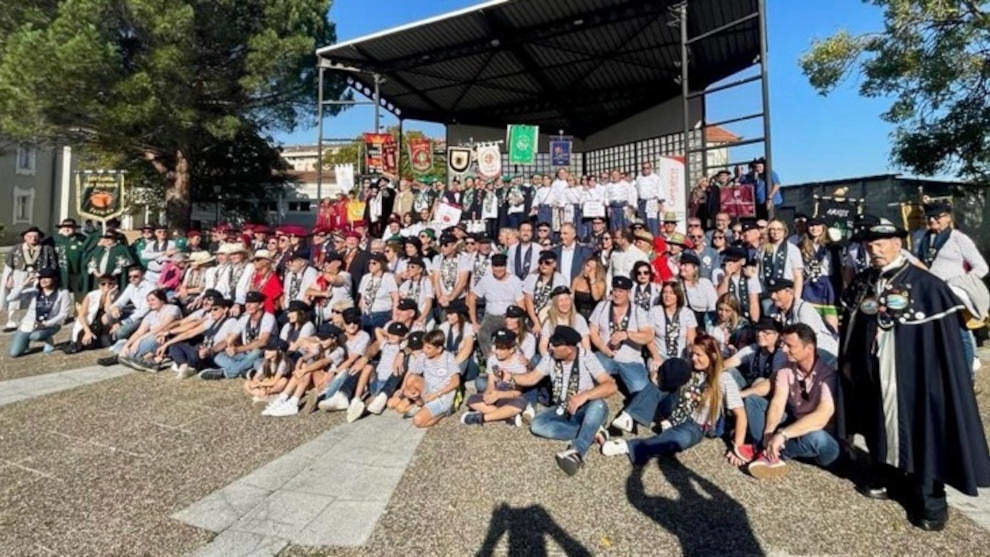 Media participa en el nuevo capítulo de la Cofradía del Bonito del Norte de Colindres