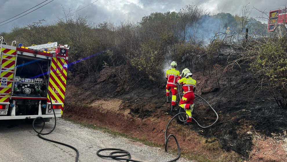 Imagen de los bomberos en el lugar de los hechos