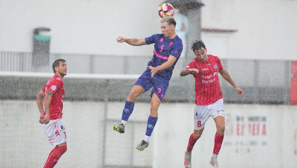 Imagen del duelo de Copa RFEF entre Laredo y Alberi