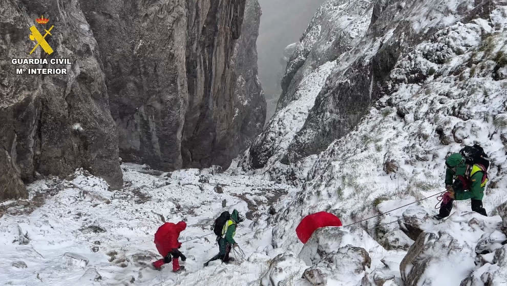 Rescate de un padre y su hijos en Picos de Europa, en la canal de la Jenduda