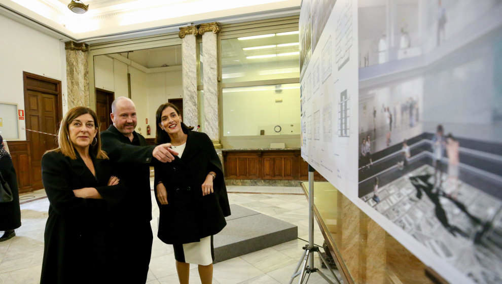 La presidenta de Cantabria,María José Sáenz de Buruaga, el director del Centro de Arte Reina Sofía, Manuel Segade, y la alcaldesa de Santander, Gema Igual