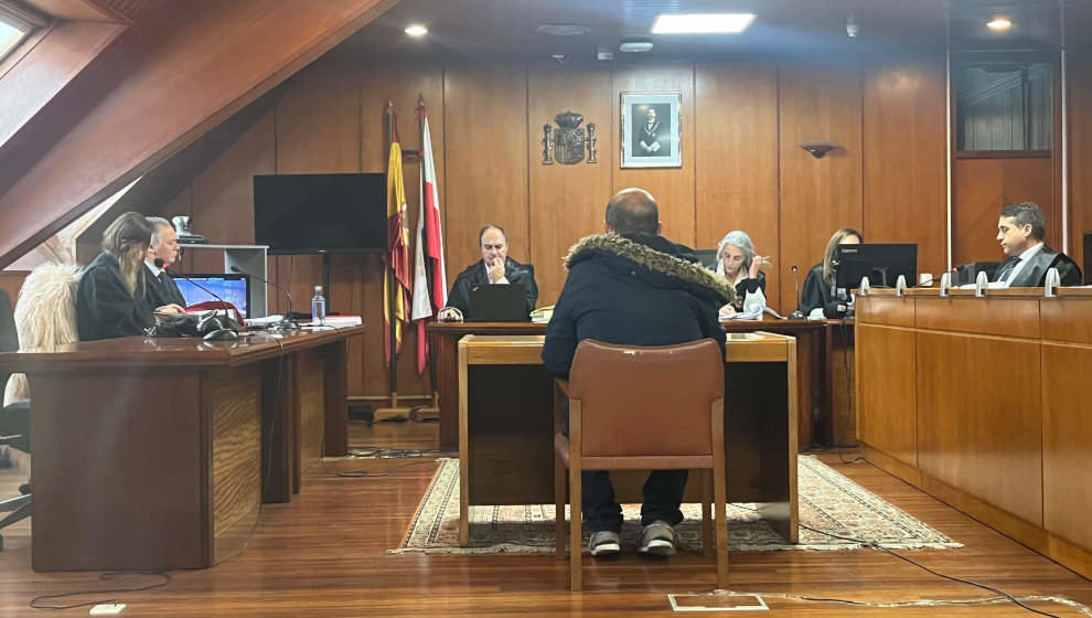 El acusado de mantener relaciones sexuales con una menor de 15 años en su comparecencia en la Audiencia