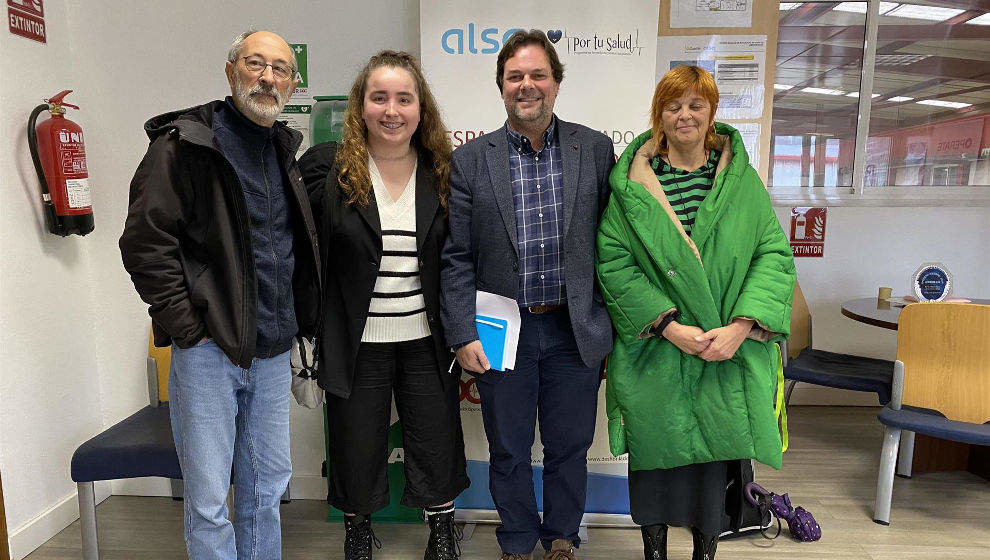 Representantes de las Mesas de Movilidad de Cantabria con el gerente de Alsa, Daniel Álvarez