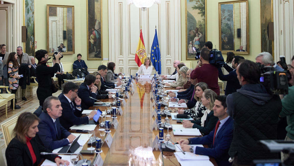 La ministra de Educación, Formación Profesional y Deportes, Pilar Alegría (c), preside la Conferencia Sectorial de Educación, en la sede del Ministerio