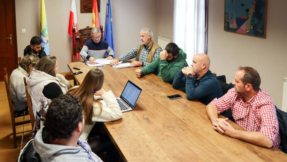 Sesión plenaria de la Corporación del Ayuntamiento de Hazas de Cesto celebrada este viernes