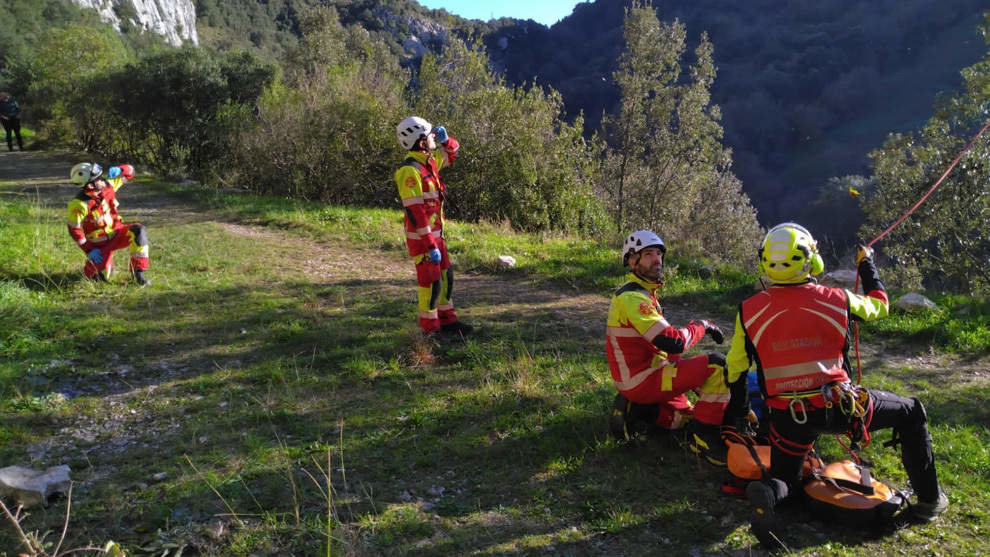 Rescate a un hombre tras caer al vacío cuando escalaba