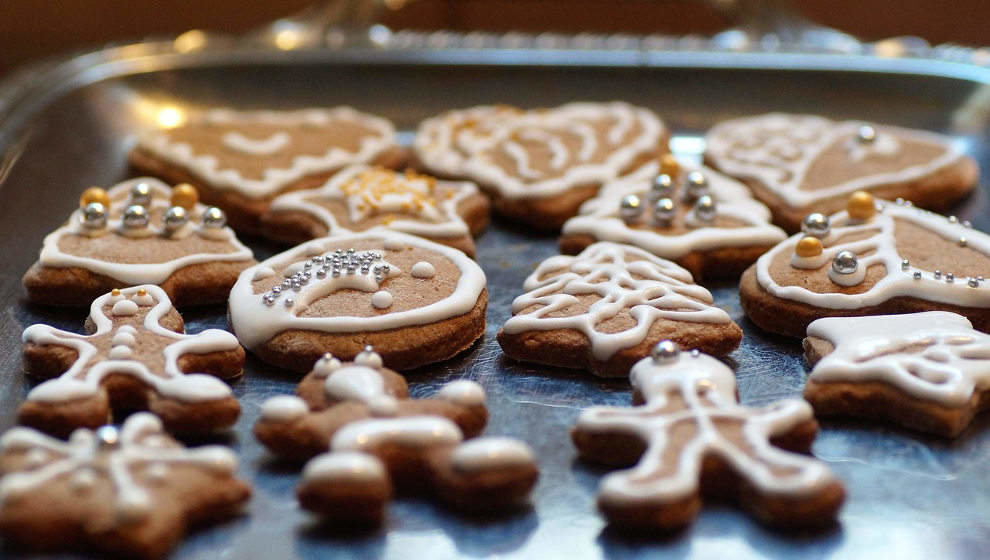 Es importante que esa noche dejemos una bandeja con galletas y leche a los Magos de Oriente para que repongan fuerzas y puedan continuar repartiendo ilusión