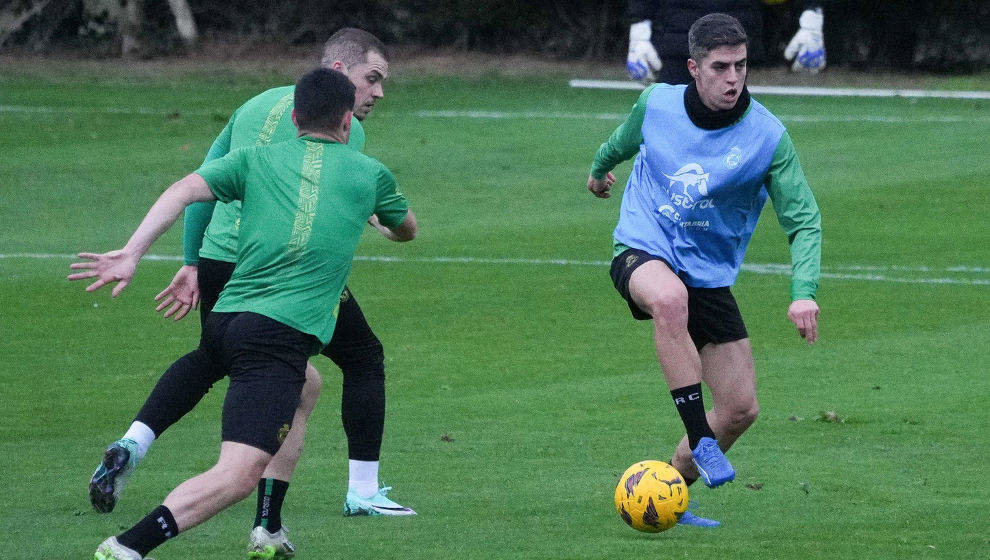 Íñigo, durante un entrenamiento del Racing