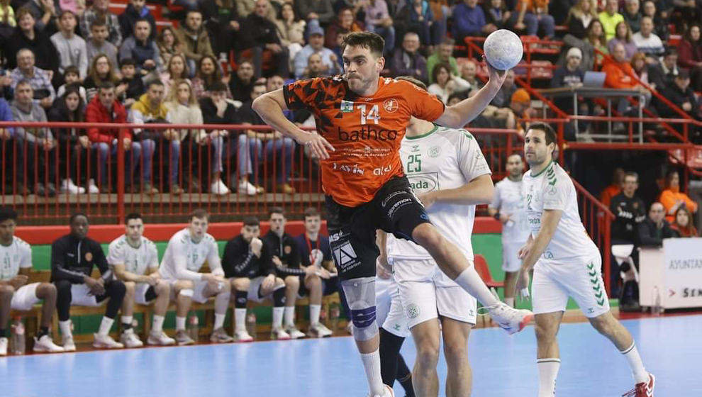 Javi Muñoz, durante un encuentro del Bathco Torrelavega | Foto: BM Torrelavega