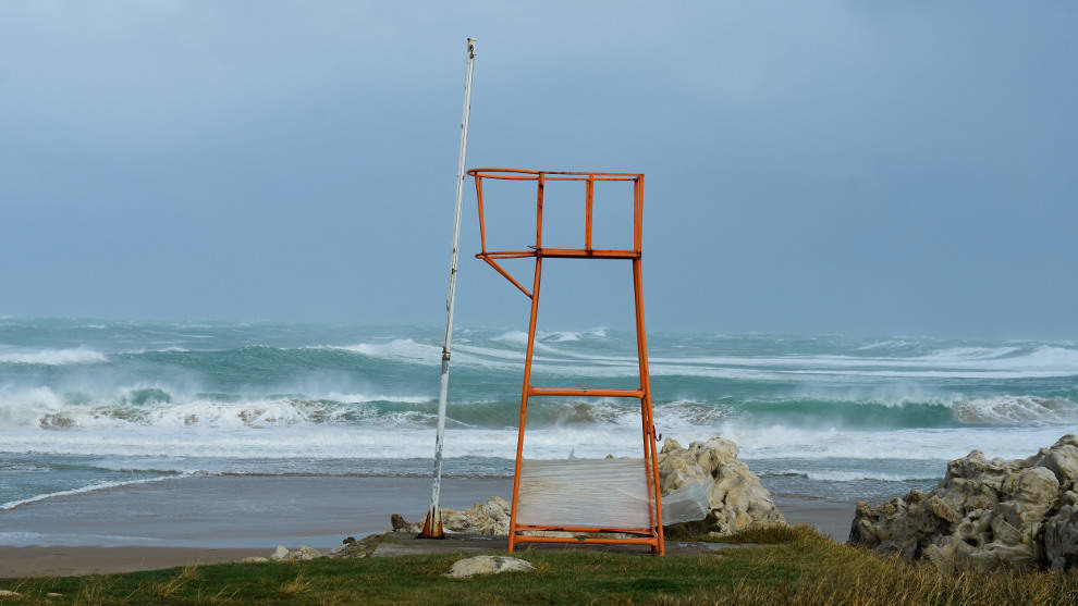 Olas rompiendo en Santander