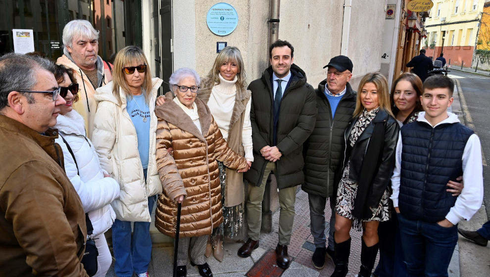 Instalación de la placa de los Hermanos Tonetti en la Ruta Ilustres de Santander