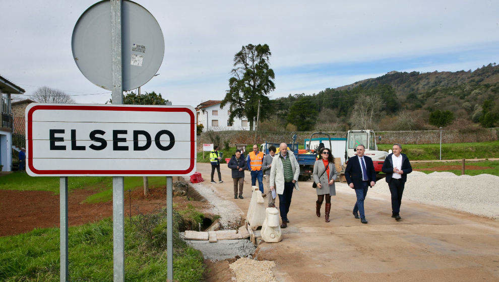 El consejero de Fomento, Roberto Media, visita obras en Elsedo