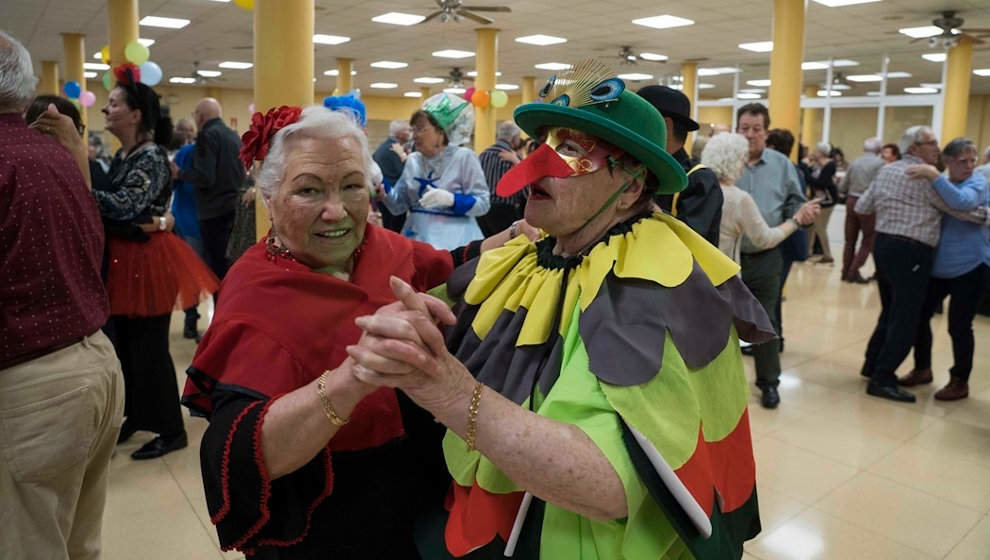 Baile de Carnaval en el Centro de Mayores de Camargo