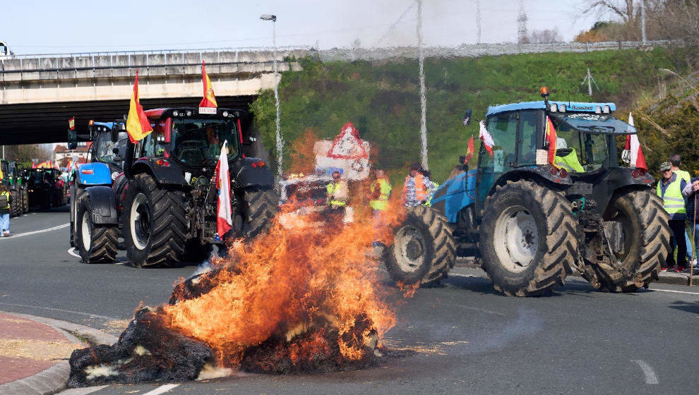 Tractorada de los ganaderos en Colindres.