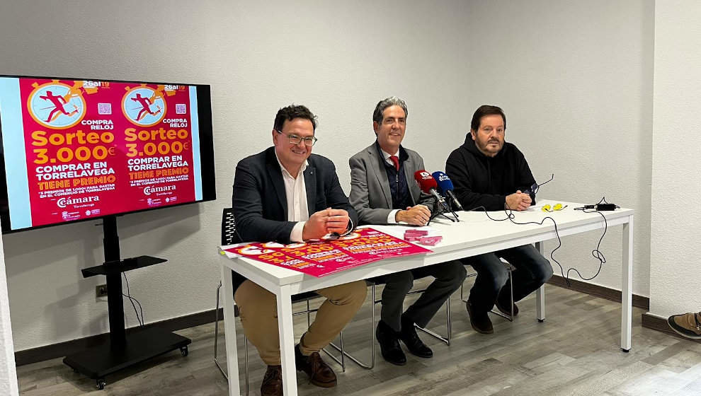 Presentación de la campaña 'Compra-Reloj', de la Cámara de Comercio de Torrelavega