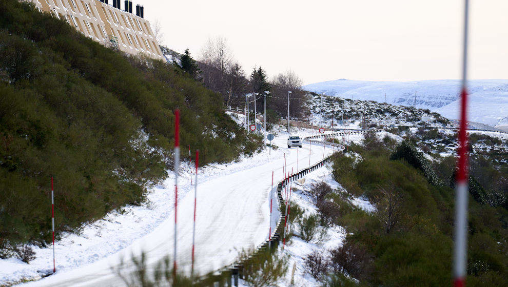 Una carretera nevada en la Estación de Esquí de Alto Campoo



FOTO: Juan Manuel Serrano Arce