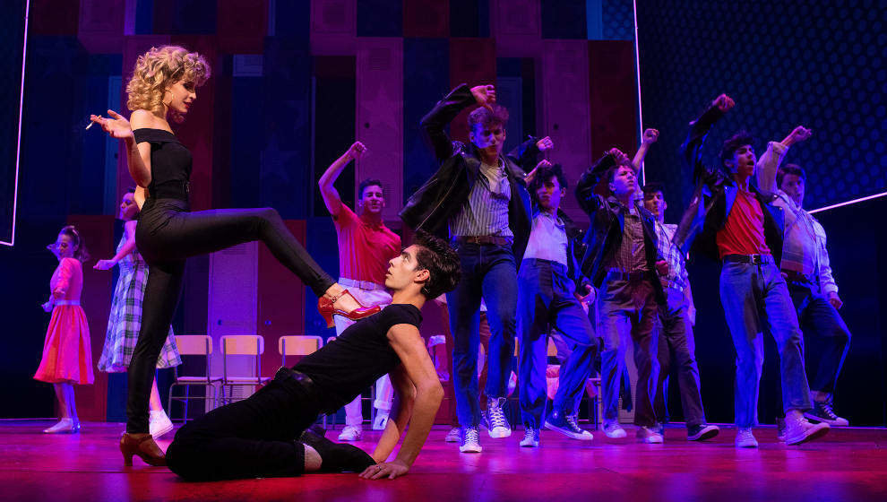 Una de las escenas finales de 'Grease, el musical'