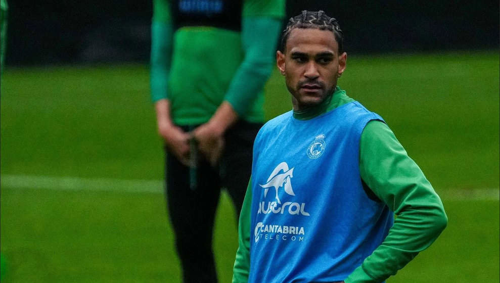 El extremo Jordi Mboula, durante un entrenamiento del Racing