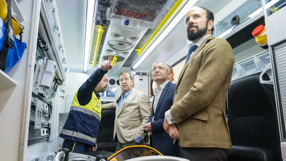 Presentación de la nueva flota de ambulancias del transporte urgente de Cantabria